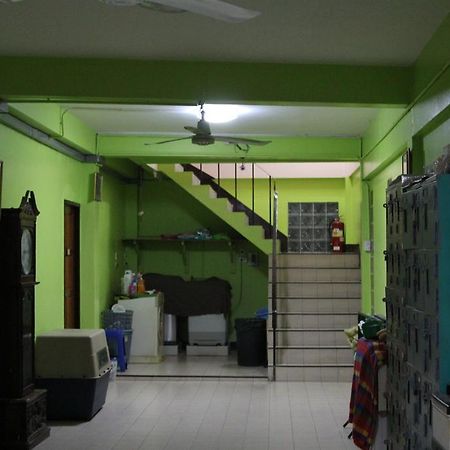 New C.H. Guest House Banguecoque Exterior foto