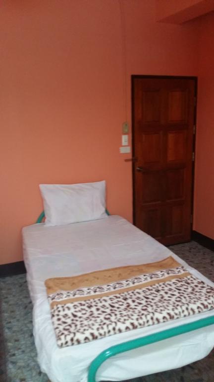 New C.H. Guest House Banguecoque Exterior foto
