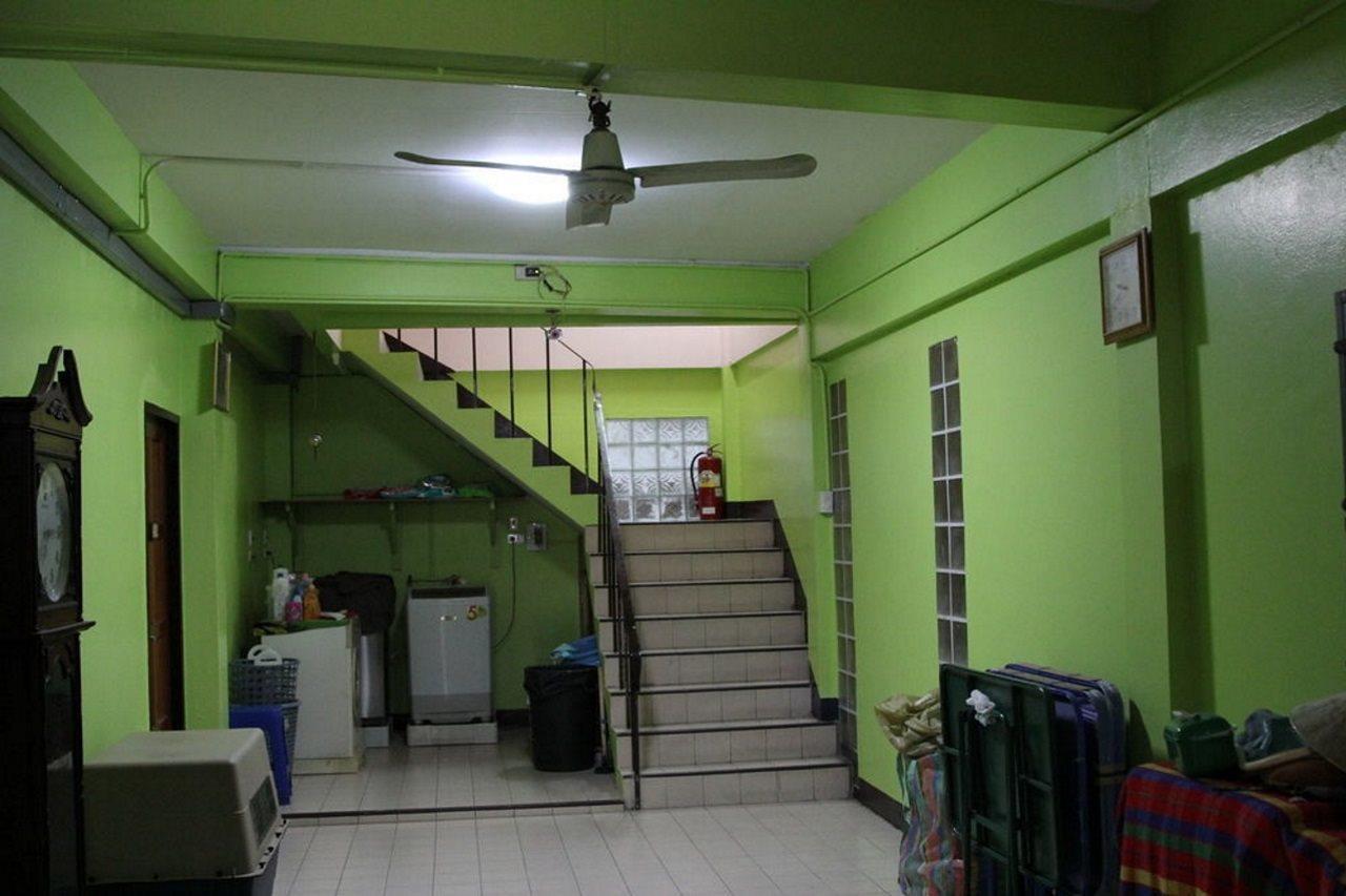 New C.H. Guest House Banguecoque Exterior foto